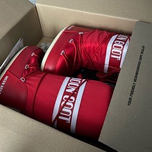 red moon boots